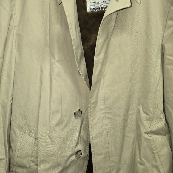 London Fog Tan Trench Coat Classic Tailored Design.............(Size 42 Long) - Picture 8 of 9
